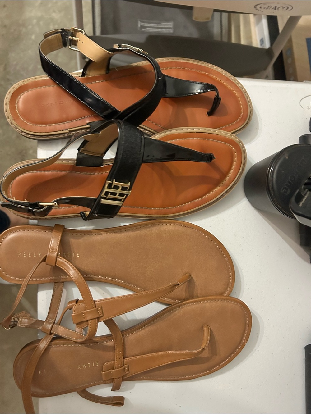 Women’s flat sandals